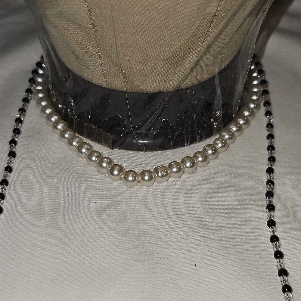 Curly Black (gray) Wig with Pink Hair Rollers, Eyeglasses, Necklace NWOT - Picture 13 of 15